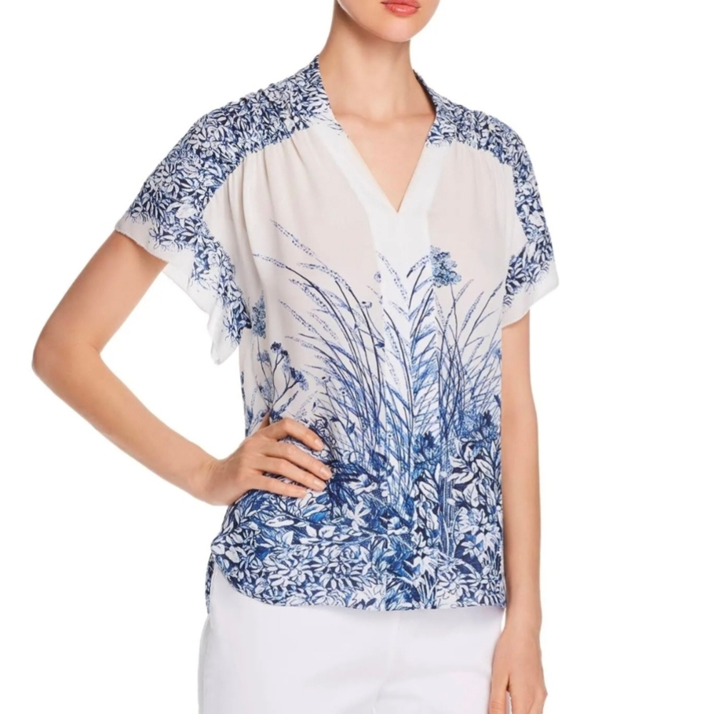 🔥Ellie Tahari Floral Blue and White 💯Silk Blouse